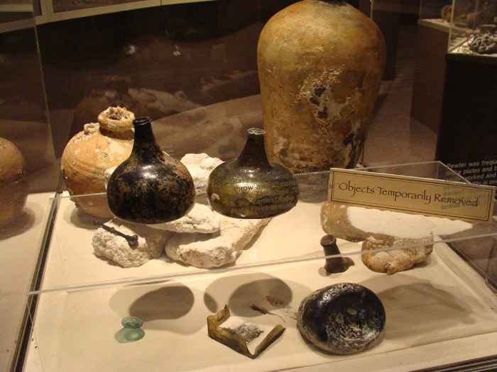 Caption 10- This display exhibits onion bottles and earthenware jars. 